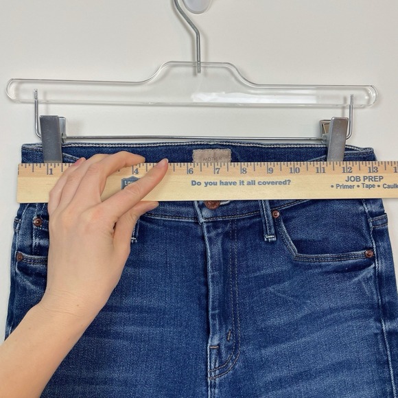 Mother Woman's Jeans Size 25 The Weekender Fray Blue Denim Flared Jeans - Picture 3 of 9